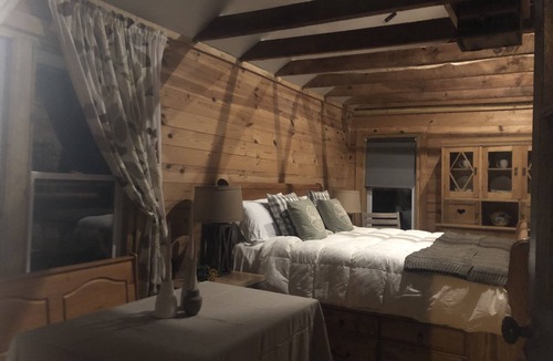Lafayette House | Shoofly Farm - Applehouse Cottage Luxury stay - staff - Pickleball +Breakfast