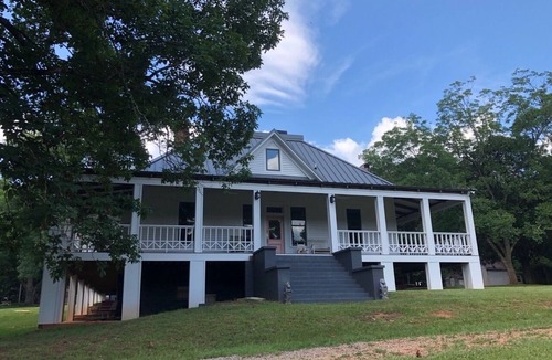 Lafayette House | Shoofly Farm - Applehouse Cottage Luxury stay - staff - Pickleball +Breakfast