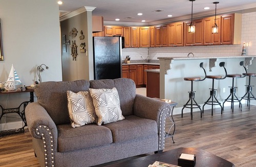 Shoreline Park House | Shore Beats Work 3Br 2Ba Waterfront