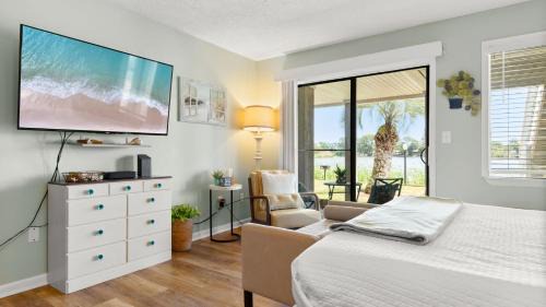 El Centro Beach House | Shore Thing Studio Stay