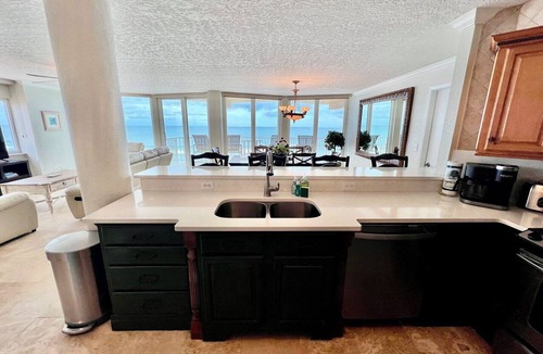 Daytona Beach Shores Condo | Shores Club Direct Oceanfront 3/3 on Traffic Free Beach - Unit 901
