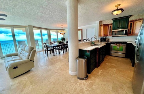 Daytona Beach Shores Condo | Shores Club Direct Oceanfront 3/3 on Traffic Free Beach - Unit 901