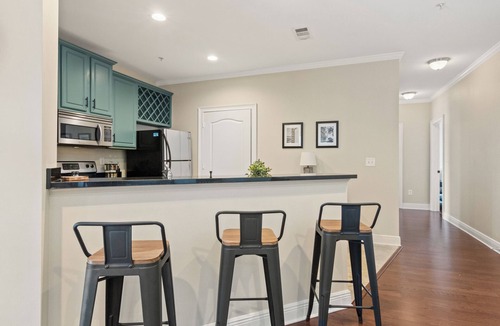 Tuscaloosa Condo | Short walk to Bryant-Denny Stadium and the University.