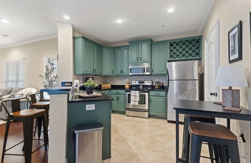 Tuscaloosa Condo | Short walk to Bryant-Denny Stadium and the University.