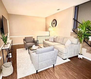 Fondren Apartment | Short Walk to JSU Stadium, Hospitals, and Bars in Fondren