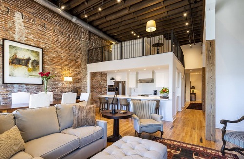 Brunswick Apartment | Signature Loft - Classy and Warm