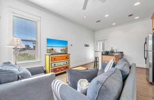 Rosemary Beach House | ⛱️ Simply The Beach - Chic Studio Carriage House ⛱️