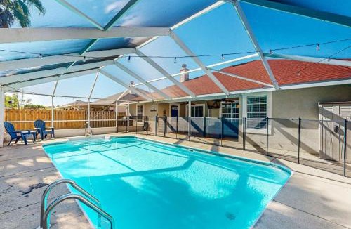Ono Island House | Single-level home with fenced yard private pool & washer&dryer