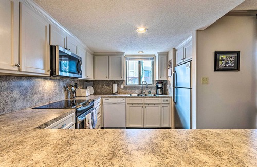 Fairfield Bay Condo | Single-Story Fairfield Bay Condo w/Deck!