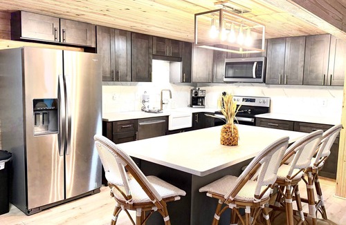 Magnolia Bluffs House | Sirens Rest-Small Town Charm- Minutes to the Beach