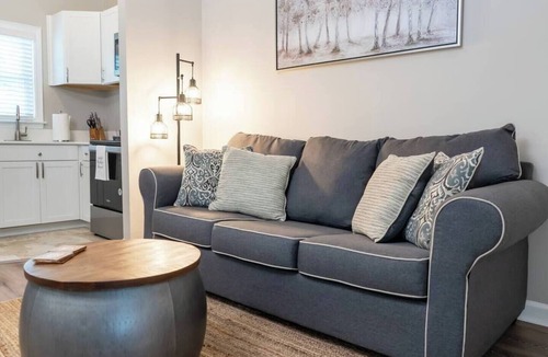 Montgomery Apartment | Skip the hotel. Stay 4 min from Maxwell, walk to downtown & Civil Rights landmarks, and bring your dog.