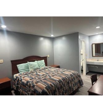 Crestline Heights Hotel | Sky Inn Hotel