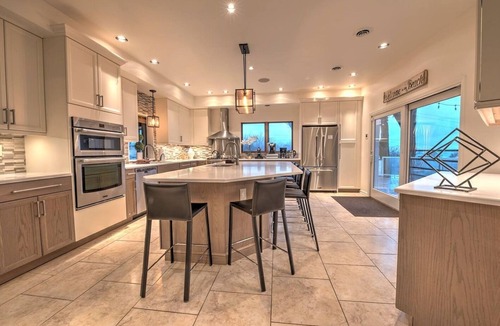 Miller Beach Villa | Skyline Views, Hot Tub, Beachfront, Lavish Kitchen at Dunetop Villa