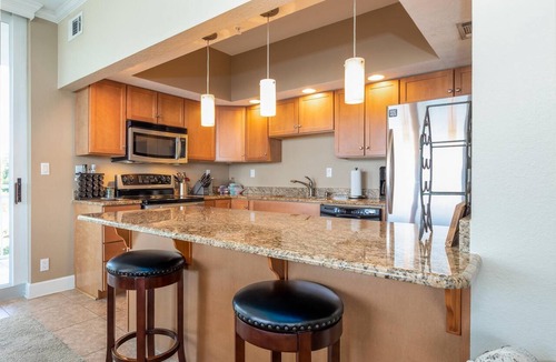 Ono Island Condo | Sleek & Stylish- Riverside
