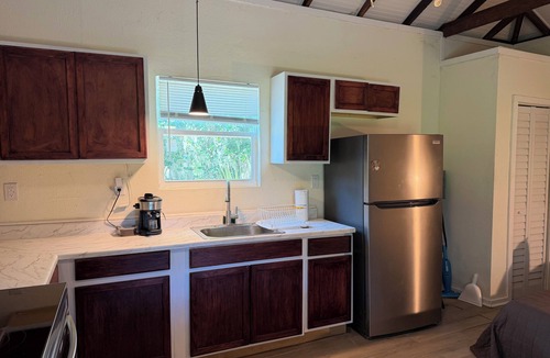 Eustis Cottage | Sleep well in our charming cottage in Eustis with cool AC.