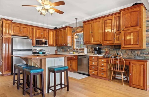 Eatonton House | Sleeps 14, Game Room,Movie Theater,Dock +MORE