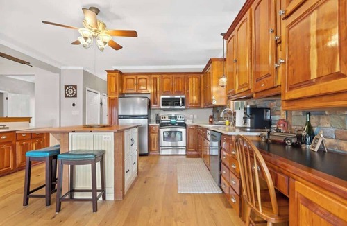 Eatonton House | Sleeps 14, Game Room,Movie Theater,Dock +MORE