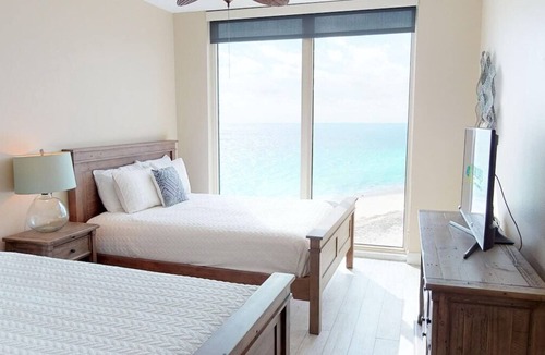 Pensacola Beach Resort | Sleeps 14-Stunning Ocean Front Views-Luxury Resort
