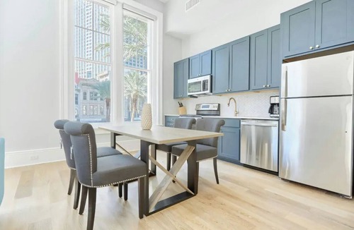 French Quarter Hotel | Sleeps 26 | Steps to French Quarter Entire Floor | The Harlequin by AvantStay