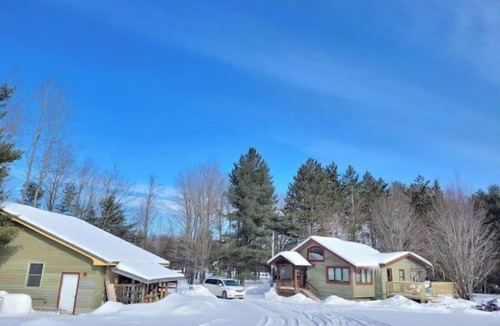 Upper Peninsula Michigan Cabin | Slippery Jim's Cozy Retreat