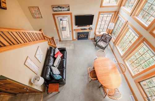 Boyne Falls Condo | SLOPESIDE SKI IN/OUT ON PRIME BOYNELAND SLOPE BOYNE MOUNTAIN