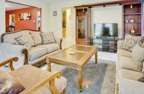 Read Boulevard West House | Smoke free Beautiful home close to down town, bus route with off street parking.