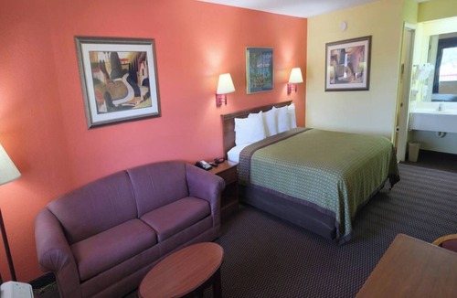 Hawkinsville Apartment | SMOKING DOUBLE SUITE #2