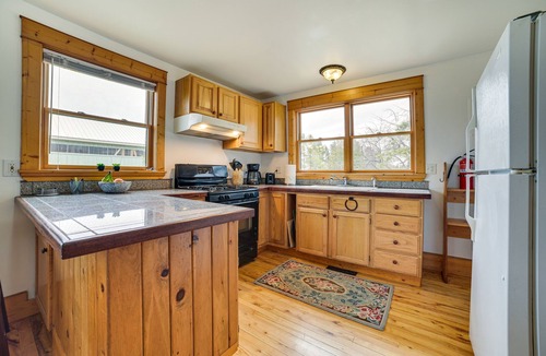 Mackinaw City House | Snowmobiling Hub! Mackinaw City Home 3 Mi to Beach