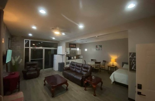 McComb Apartment | Soda Room quiet Business Stay/Wi‑Fi/Gated Parking