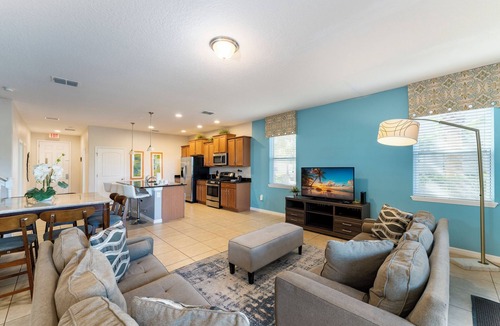 Loughman House | Solterra Sunshine Villa townhome with private pool in a resort setting.