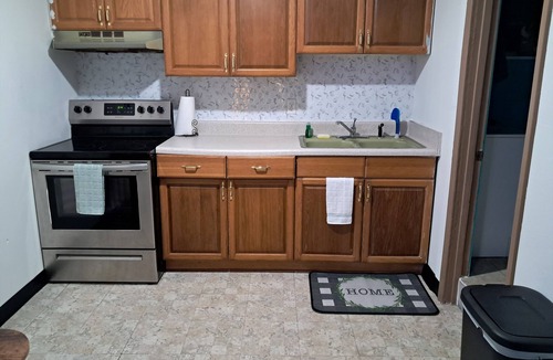 Crescent Lake Apartment | Soothing 1-bedroom studio fully furnished with AC in charming Pensacola.