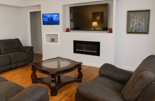 Griffin House | Soothing 2-bedroom house with AC in charming Griffin