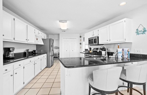 Navarre House | Sound-front beauty minutes from beach & pier with private washer&dryer & patio