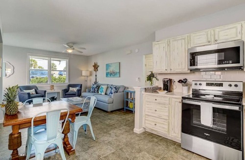 Fernandina Beach Condo | South Beach Cabana Down | Patio | Pool | Across Street from Beach