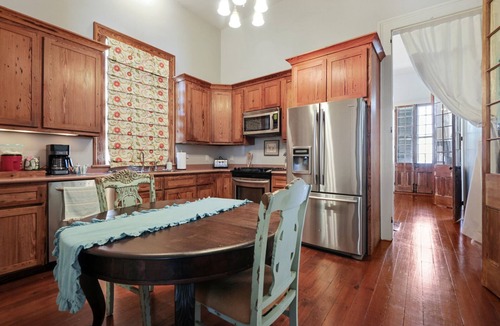 Old Town House | Southern Charm on the Coast. Sleeps 14