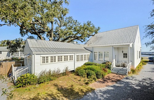 Old Town House | Southern Charm on the Coast. Sleeps 14