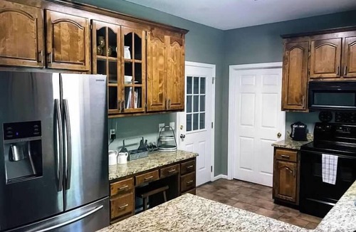 Taylorville House | Southern Charmer - Book for Football Season!