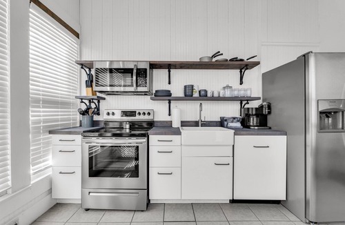 Starkville House | Southern Gent, Cozy King Suite, 1BR Near MSU
