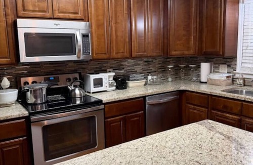 Sylvester House | Southern Luxuries Rosewood - Beautiful Romantic!