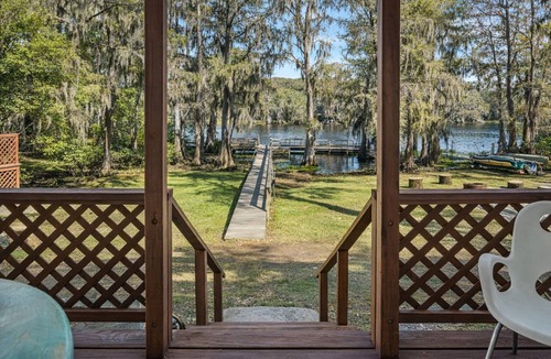 Uncertain Cottage | Southern Pearl is all about simple, peaceful lake living. Wake up to water views, spend your days kayaking or canoeing, and wind down with quiet evenings by the water.