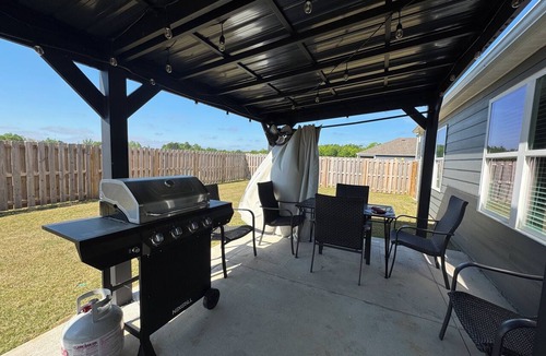 Northport House | Southern Tide | Tuscaloosa Retreat Near Bryant-Denny Stadium | Sleeps 8