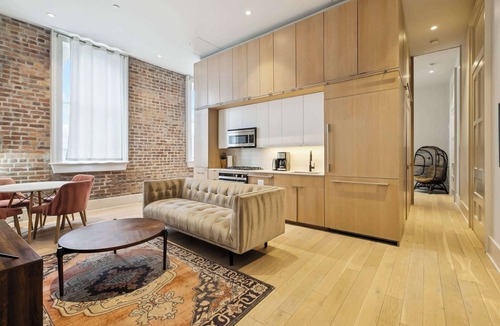 Tulane - Gravier Apartment | Spacious 1BR Apartment near UMC Medical Center w/Parking