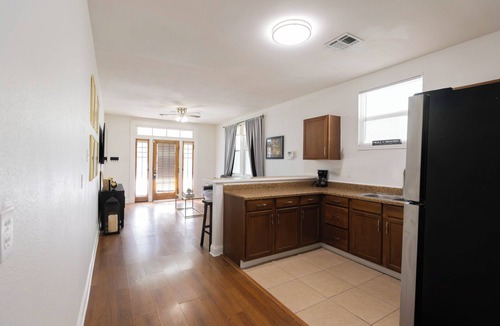 Broadmoor Apartment | Spacious 2BR/1.5BA, by Ochsner Baptist & Touro, Furnished, WiFi, W/D & Parking