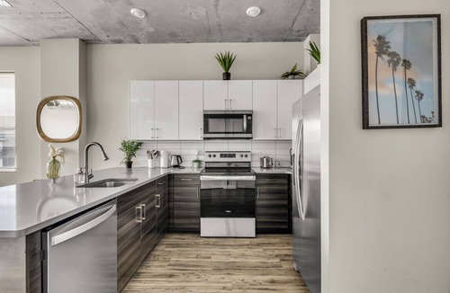 Birmingham Apartment | Spacious 2BR Retreat– Perfect for Tropicana Events