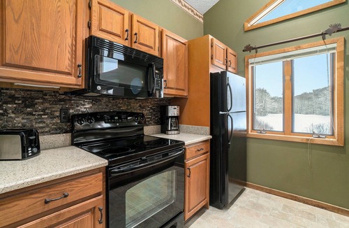 Mancelona Condo | Spacious 3 Bedroom Condo @ Schuss Mountain seconds from the ski lifts and golf!