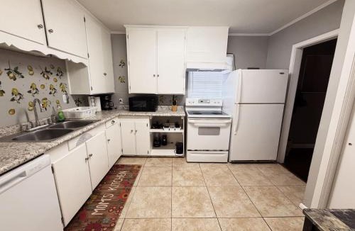 Valdosta House | Spacious 3BR 3Q Beds 2 Futon Near VSU & SGMC