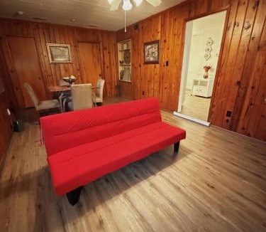 Valdosta House | Spacious 3BR 7 Beds Near VSU, SGMC & Moody AFB