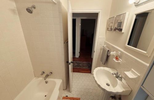 Valdosta House | Spacious 3BR 7 Beds Near VSU, SGMC & Moody AFB