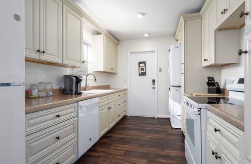 Crestline Heights Condo | Spacious 3BR Condo w/Private Off-Street Parking for 3 Vehicles!