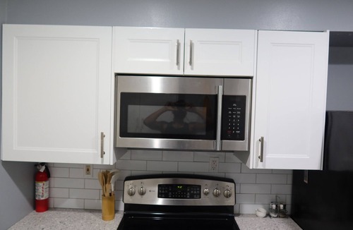 Warren House | Spacious 3BR Home/Smart TVs, Stocked Kitchen & Family Comfort